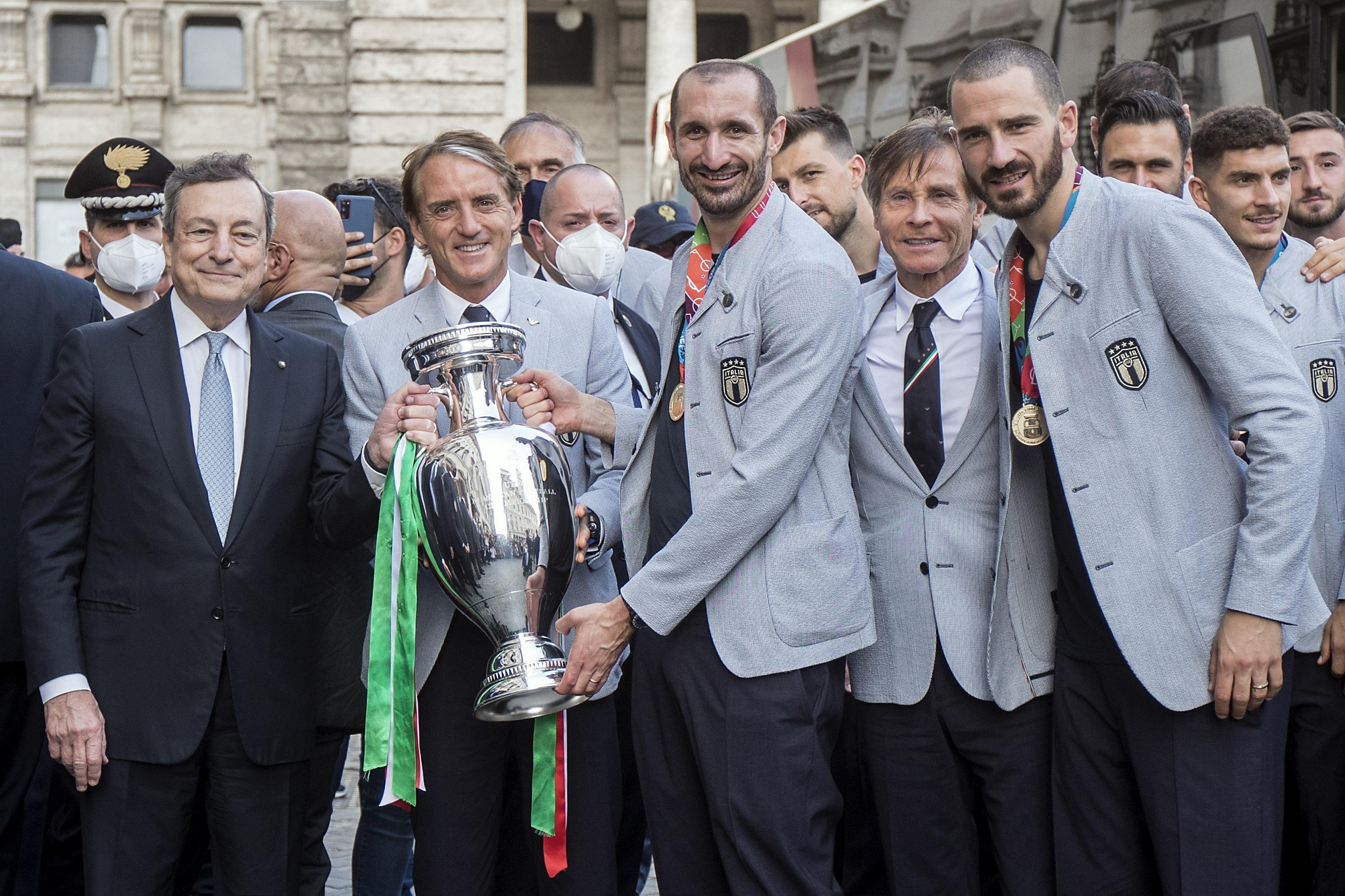 Roberto Mancini ve öğrencileri, Romada şampiyonluk turu attı