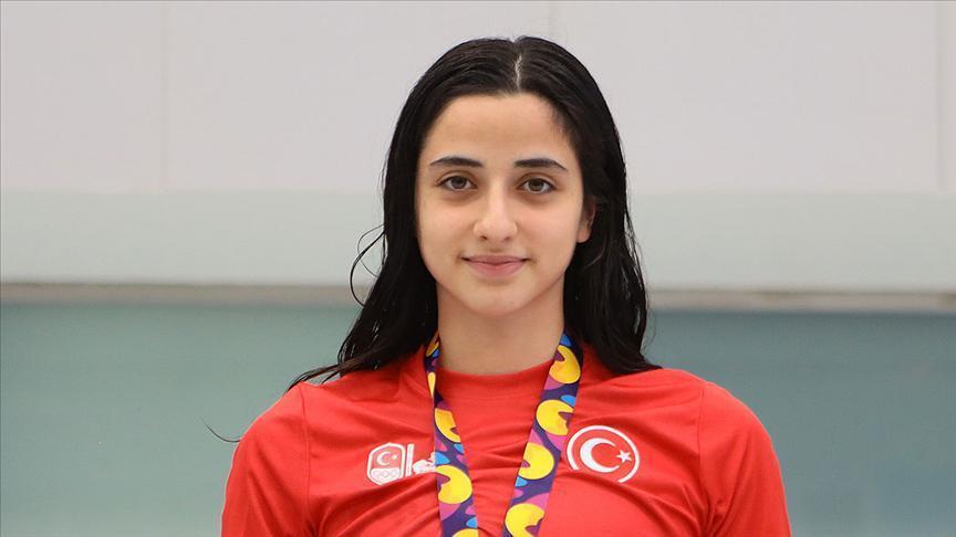 Dünya Gençler Yüzme Şampiyonasında şampiyon Merve Tuncel