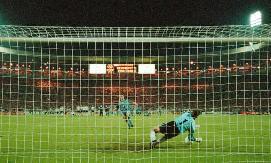 Southgate 25 yıl önce İngiltereyi finalden etmişti, Euro 2020de finale taşıdı