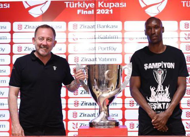 Sergen Yalçın Beşiktaş ile Süper Ligin en iyisi oldu 2,11 ortalama...