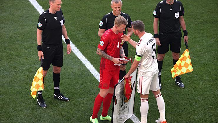 Danimarka-Belçika maçında Eriksene destek