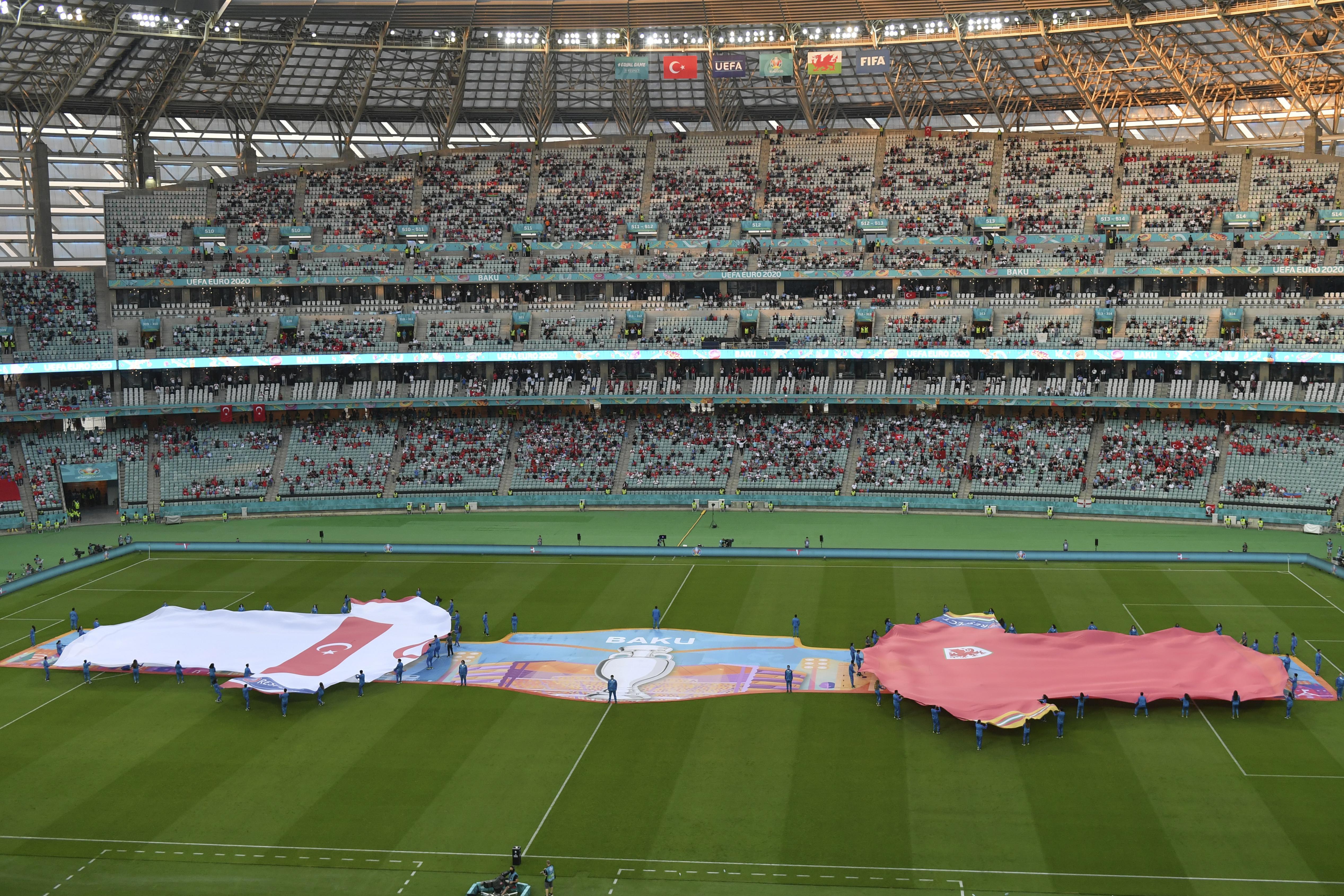 Türkiye-Galler maçında Bakü Olimpiyat Stadında büyük coşku