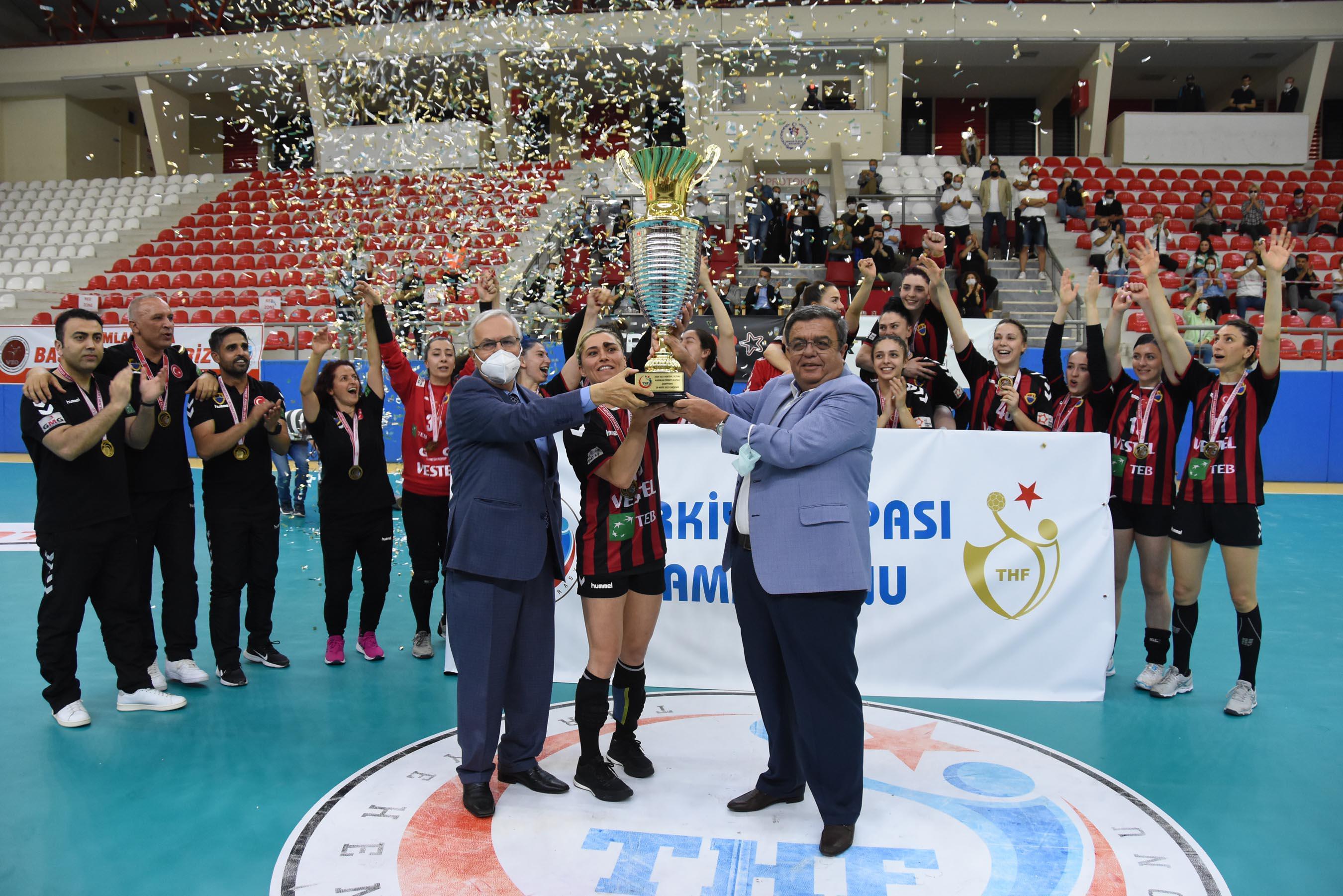 İzmir Büyükşehir Belediyespor, kupa finallerine ambargo koydu