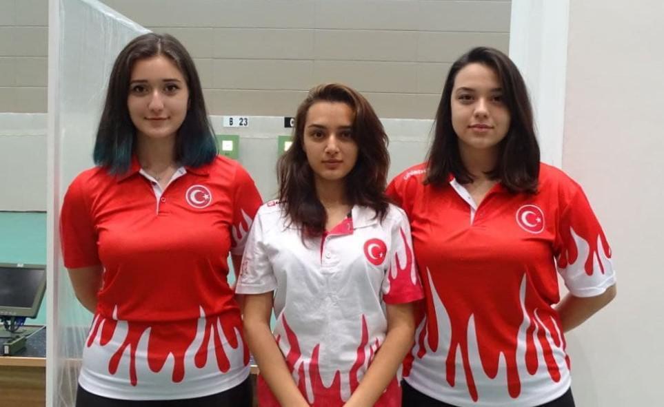 Milli sporcular, Hırvatistanda genç kızlar takım Türkiye rekorunu kırdı