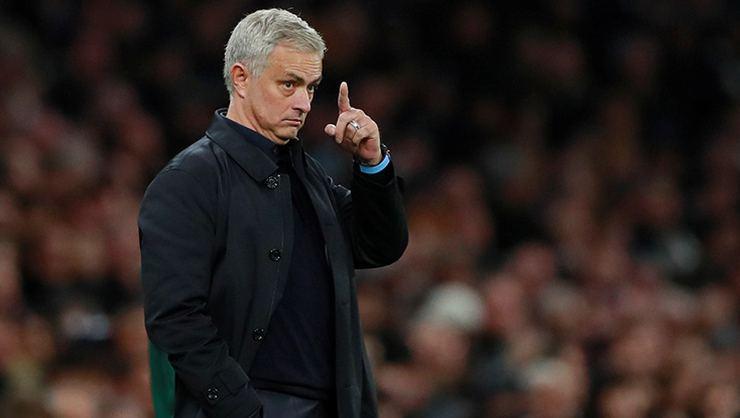 Jose Mourinho, milli futbolcu Mehmet Zeki Çeliki kadrosunda görmek istiyor