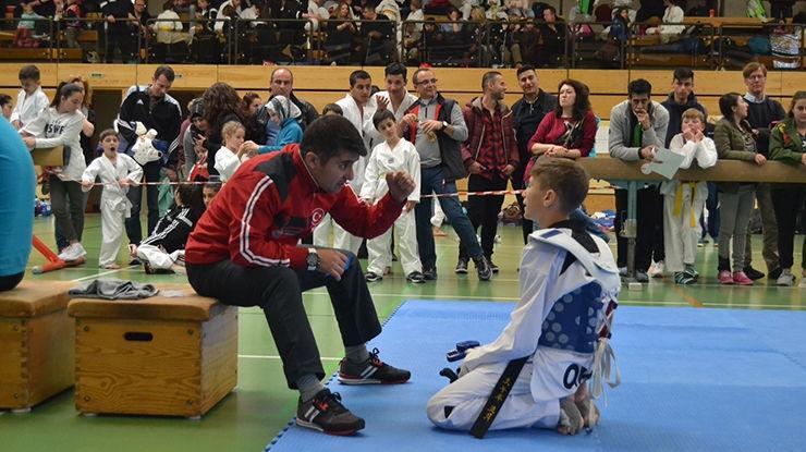 Ayvalıklı taekwondo sporcularından Almanyada büyük başarı