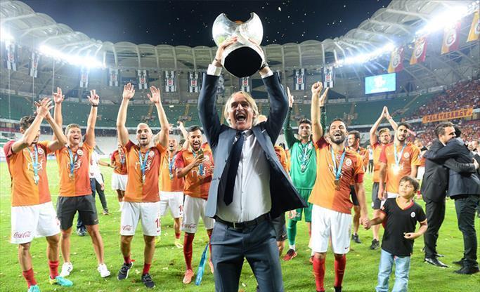 Galatasarayın eski hocası Jan Olde Riekerink, Güney Afrikada fark yarattı