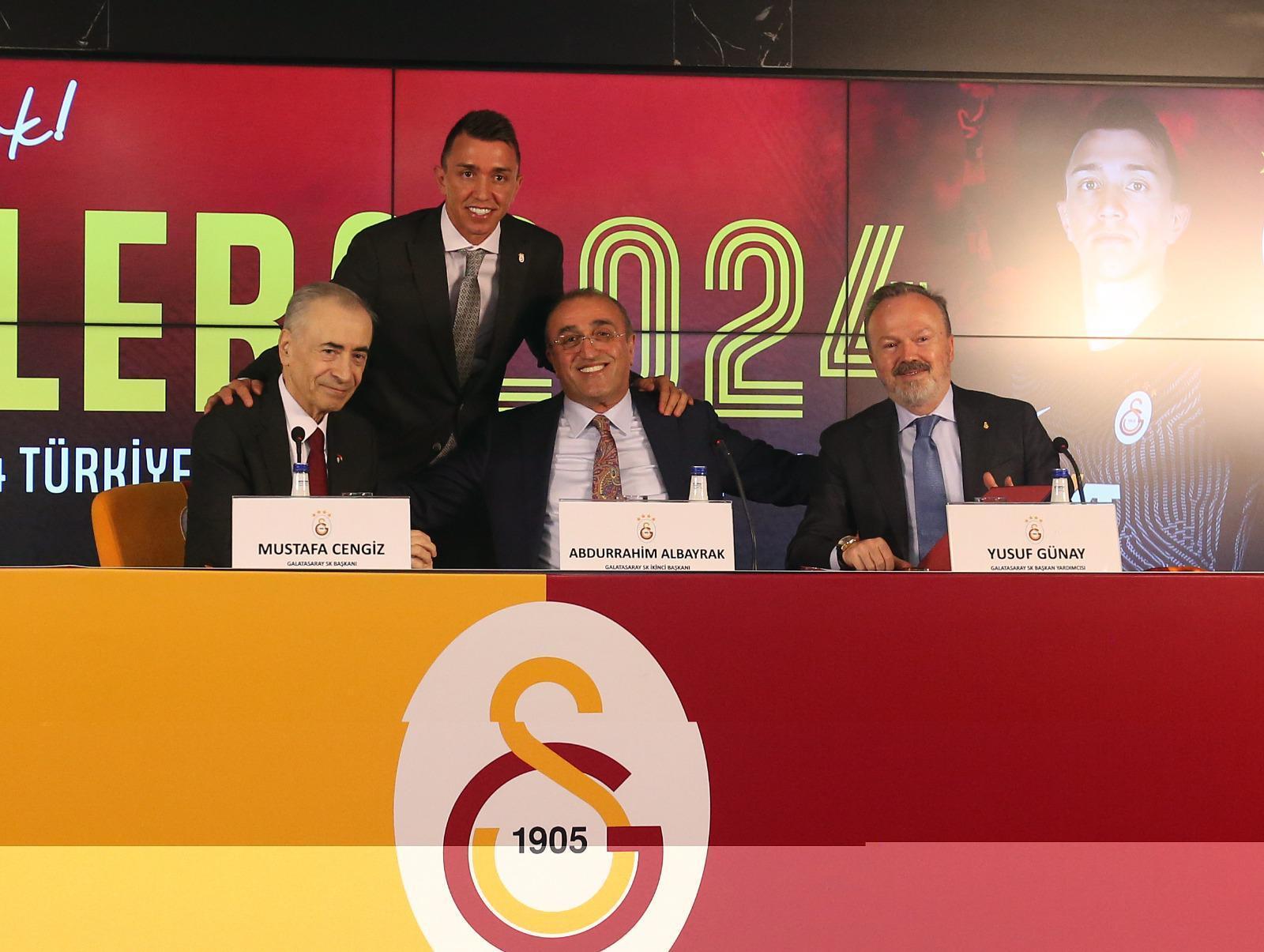SON DAKİKA Galatasaray, Fernando Musleranın sözleşmesini uzattı