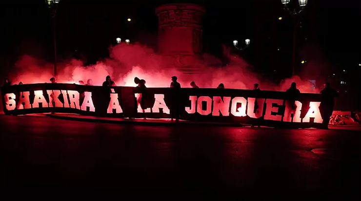 PSG taraftarları rahat durmuyor Sabahın 4ünde Barcelonanın otelini hedef aldılar