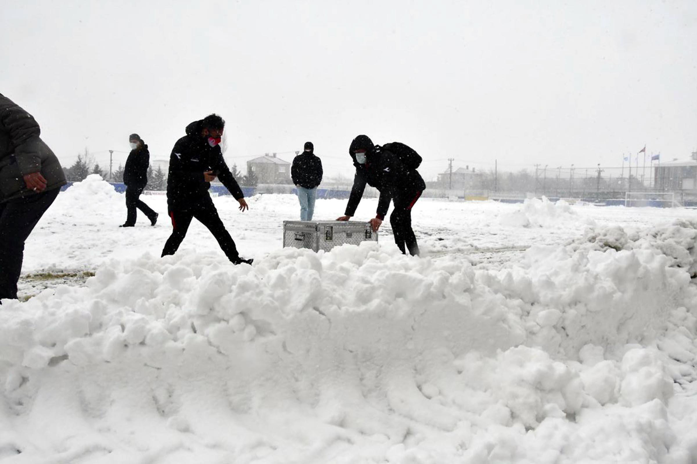 Ergene Velimeşespor-Gümüşhanespor maçı kar nedeniyle ertelendi