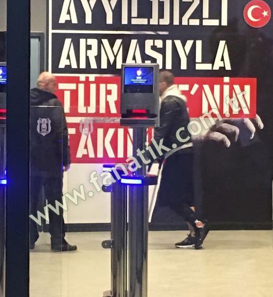 Caner Erkin sessiz sedasız Arenaya geldi