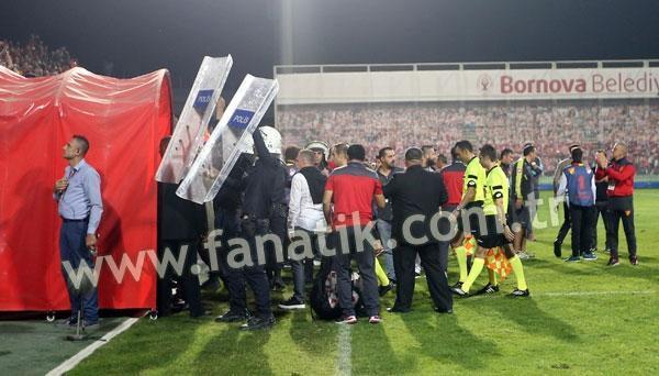Göztepe - Eskişehirspor maçı tatil edildi
