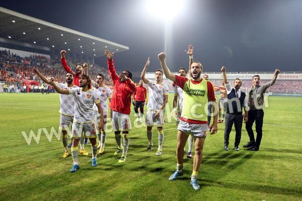 Göztepe - Eskişehirspor maçı tatil edildi