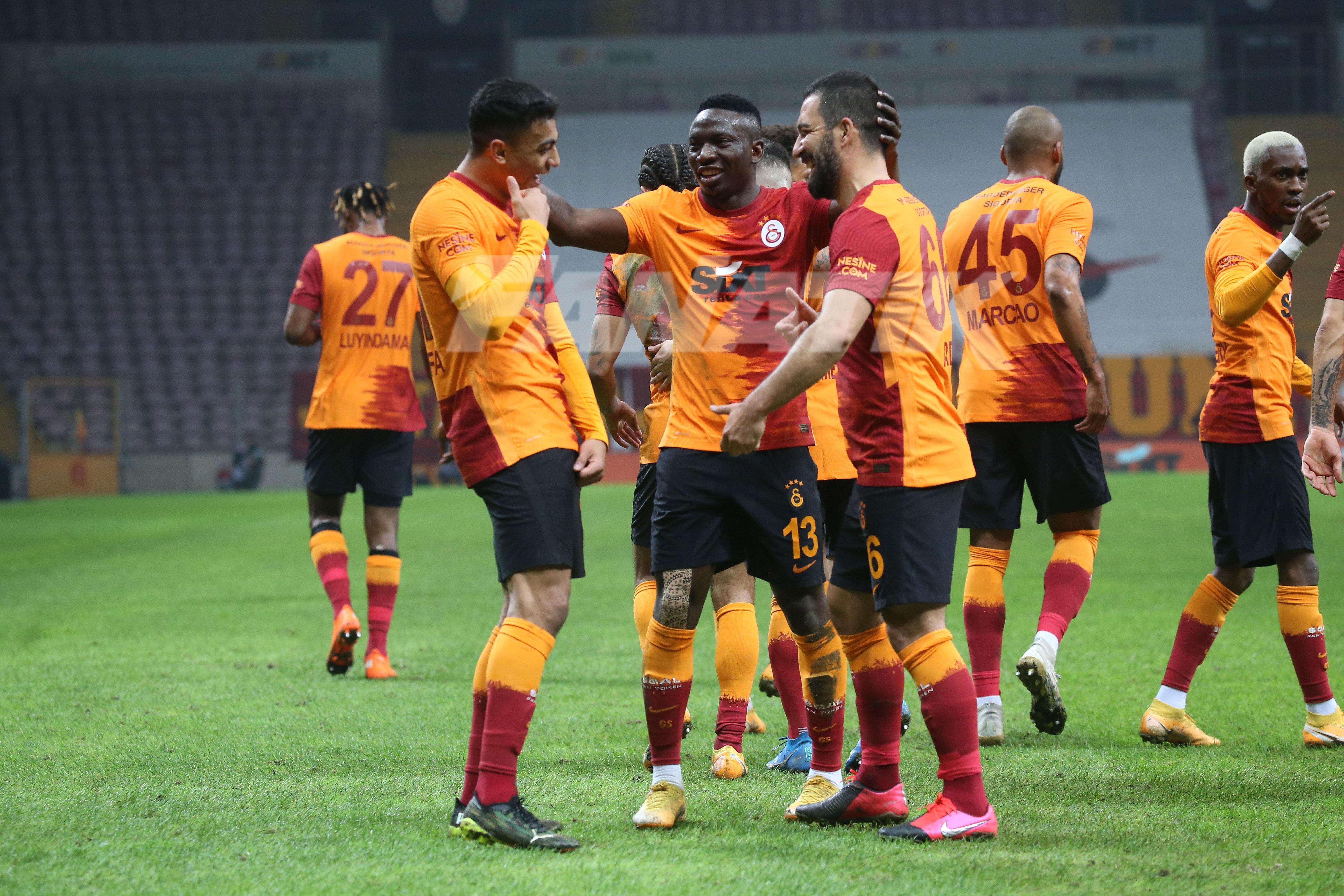 Galatasarayda Mostafa Mohamed fırtınası Radamel Falcaoyu yakaladı