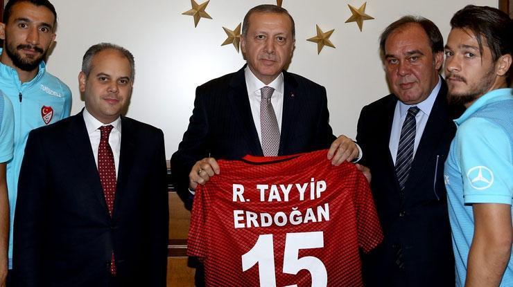 Tayyip Erdoğan ve Fatih Terim arasında Arda Turan zirvesi