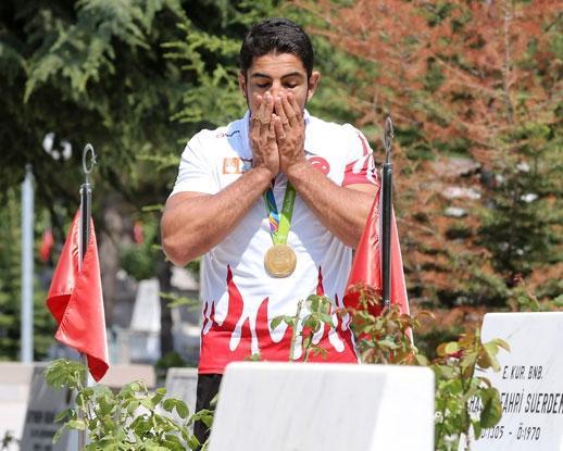 Olimpiyat şampiyonu Taha Akgül, FANATİKe konuştu