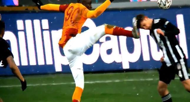 Galatasaray, Beşiktaş maçını hatırlattı: Diagne kırmızı, Babacar sarı kart