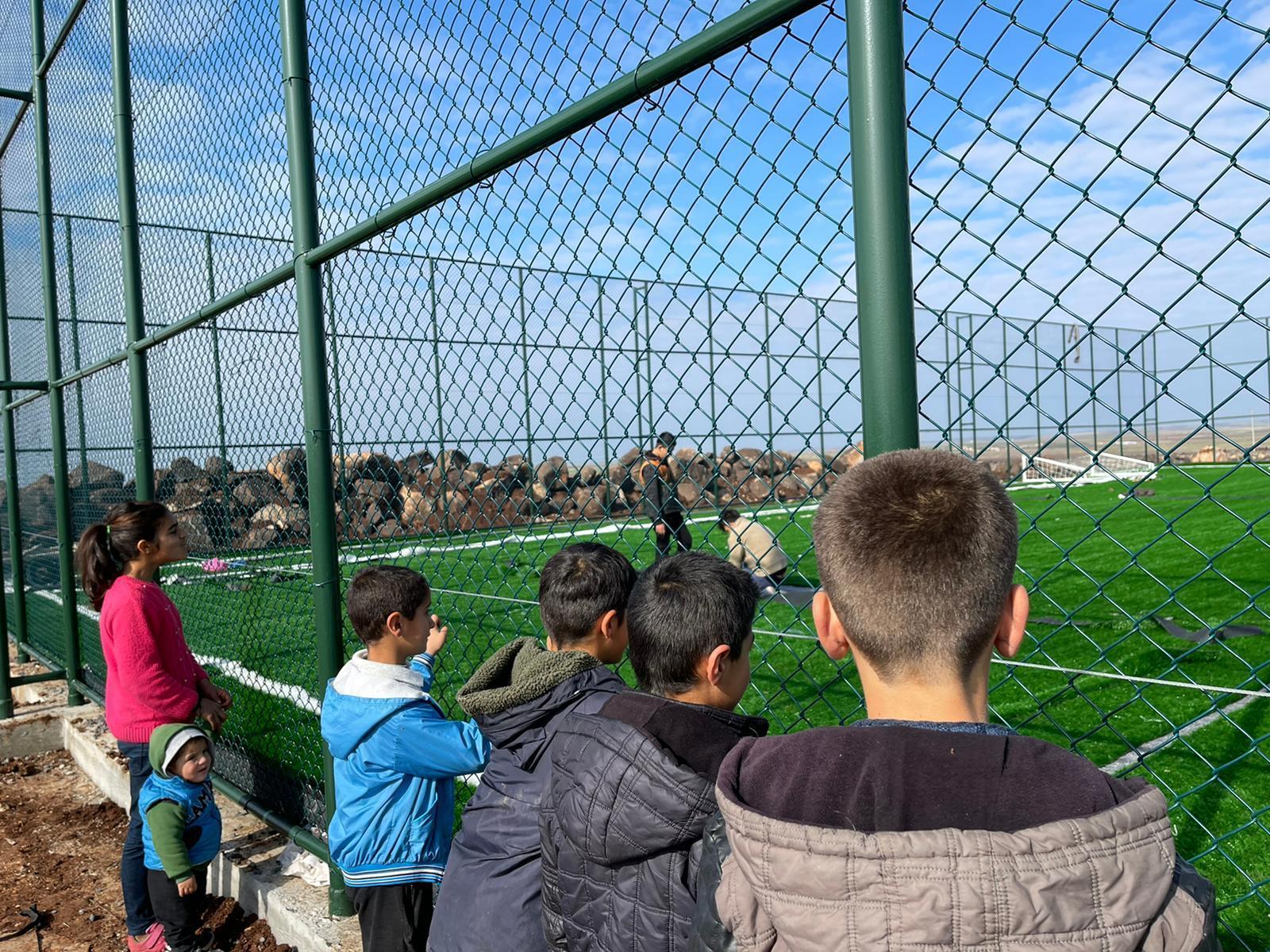 Bakan Kasapoğlunun Viranşehirli köylülere verdiği tenis kortu sözü gerçekleştirildi
