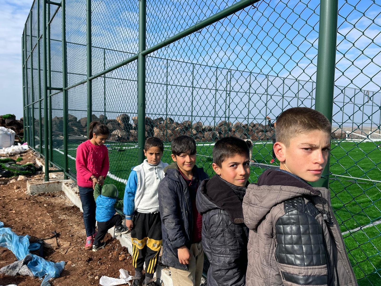 Bakan Kasapoğlunun Viranşehirli köylülere verdiği tenis kortu sözü gerçekleştirildi