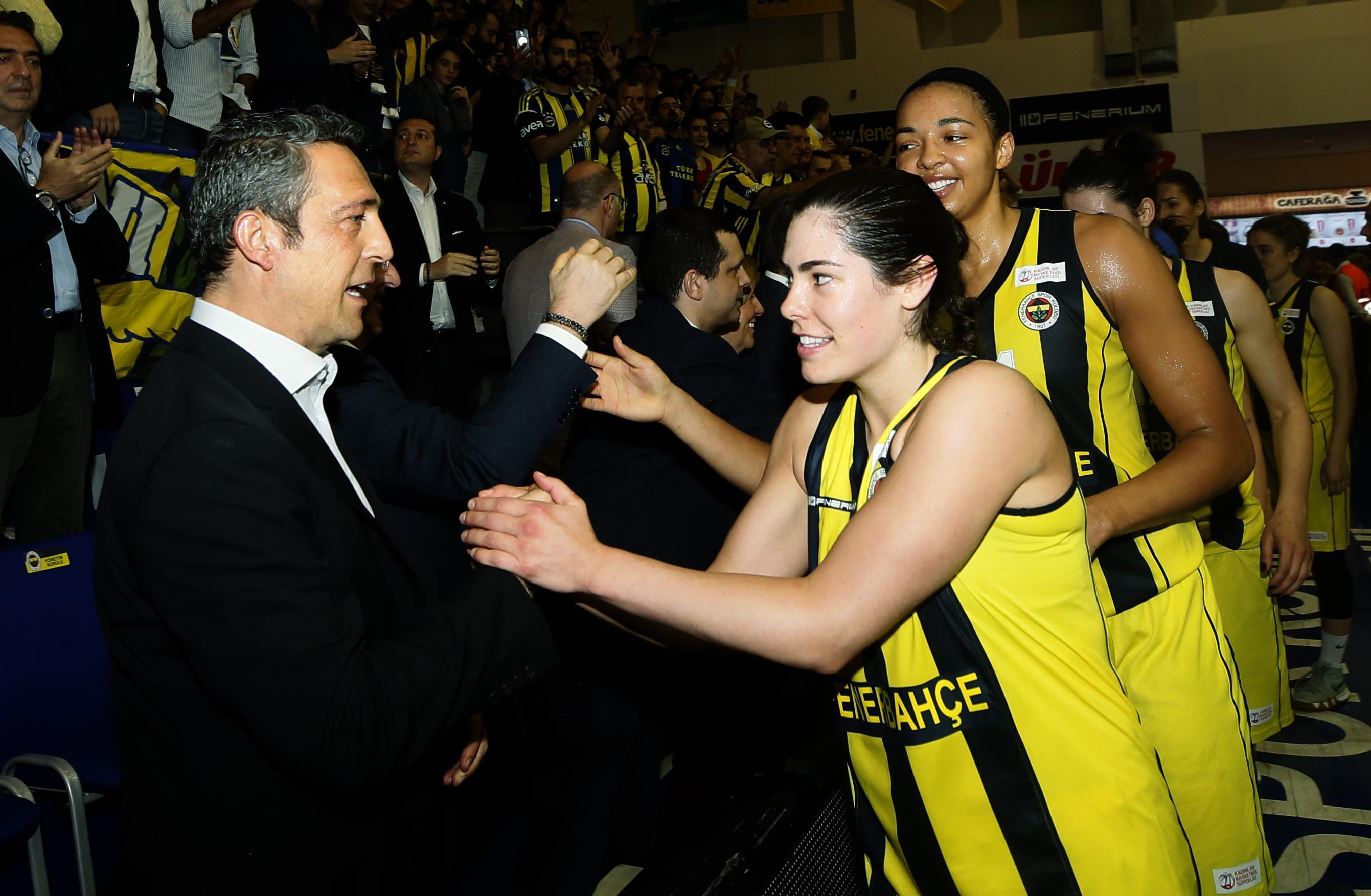 Şampiyon Fenerbahçe, Galatasarayın rekorlarını kırdı