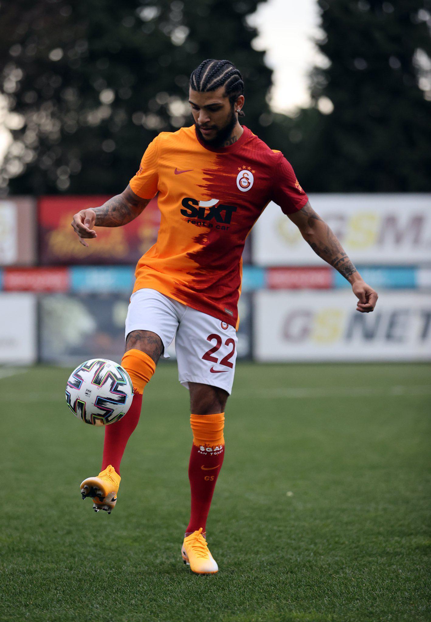 Son dakika: DeAndre Yedlin resmen Galatasarayda 2.5 yıllık anlaşma...
