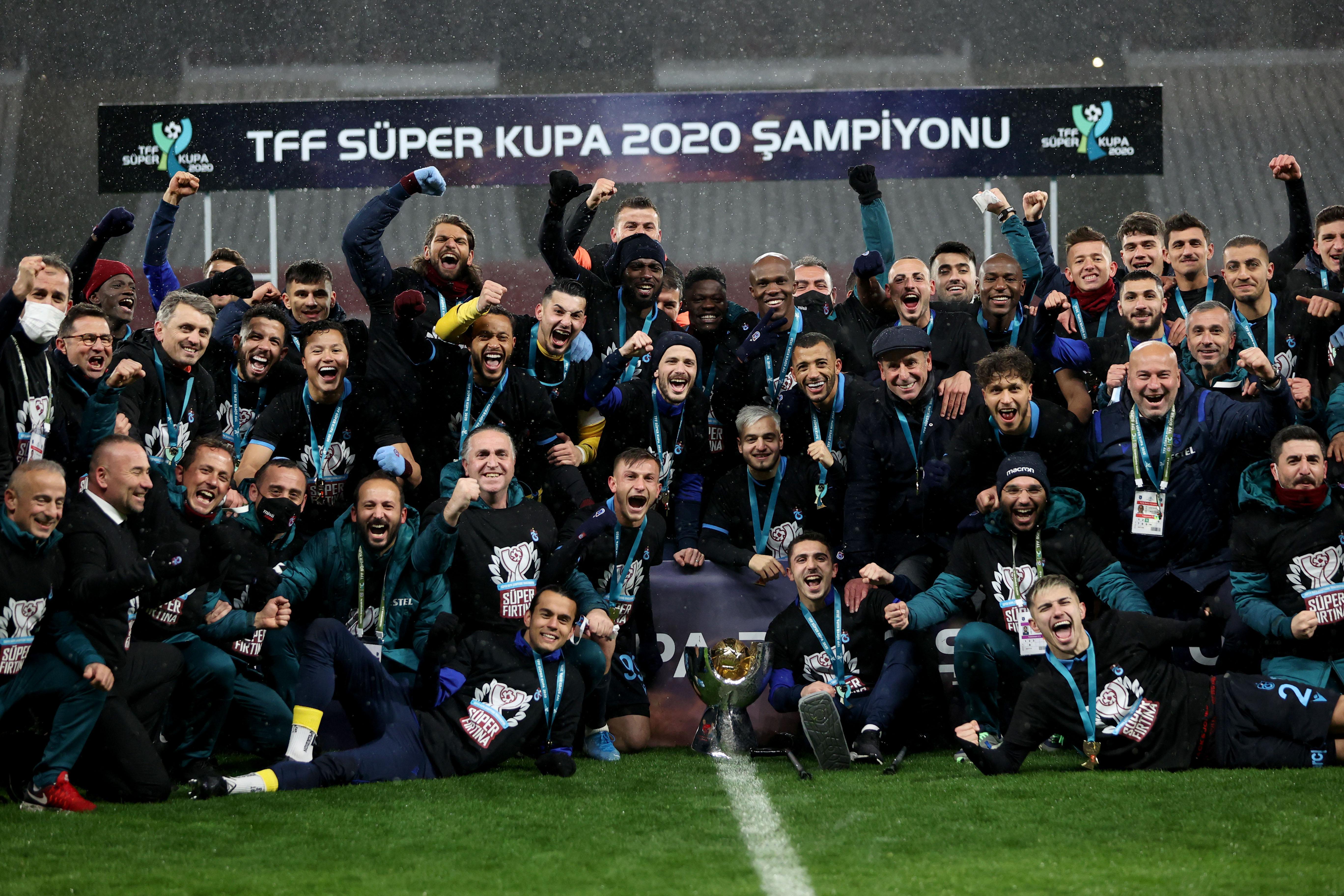 Süper Kupa Trabzonsporun (ÖZET) Başakşehir - Trabzonspor maç sonucu: 1-2