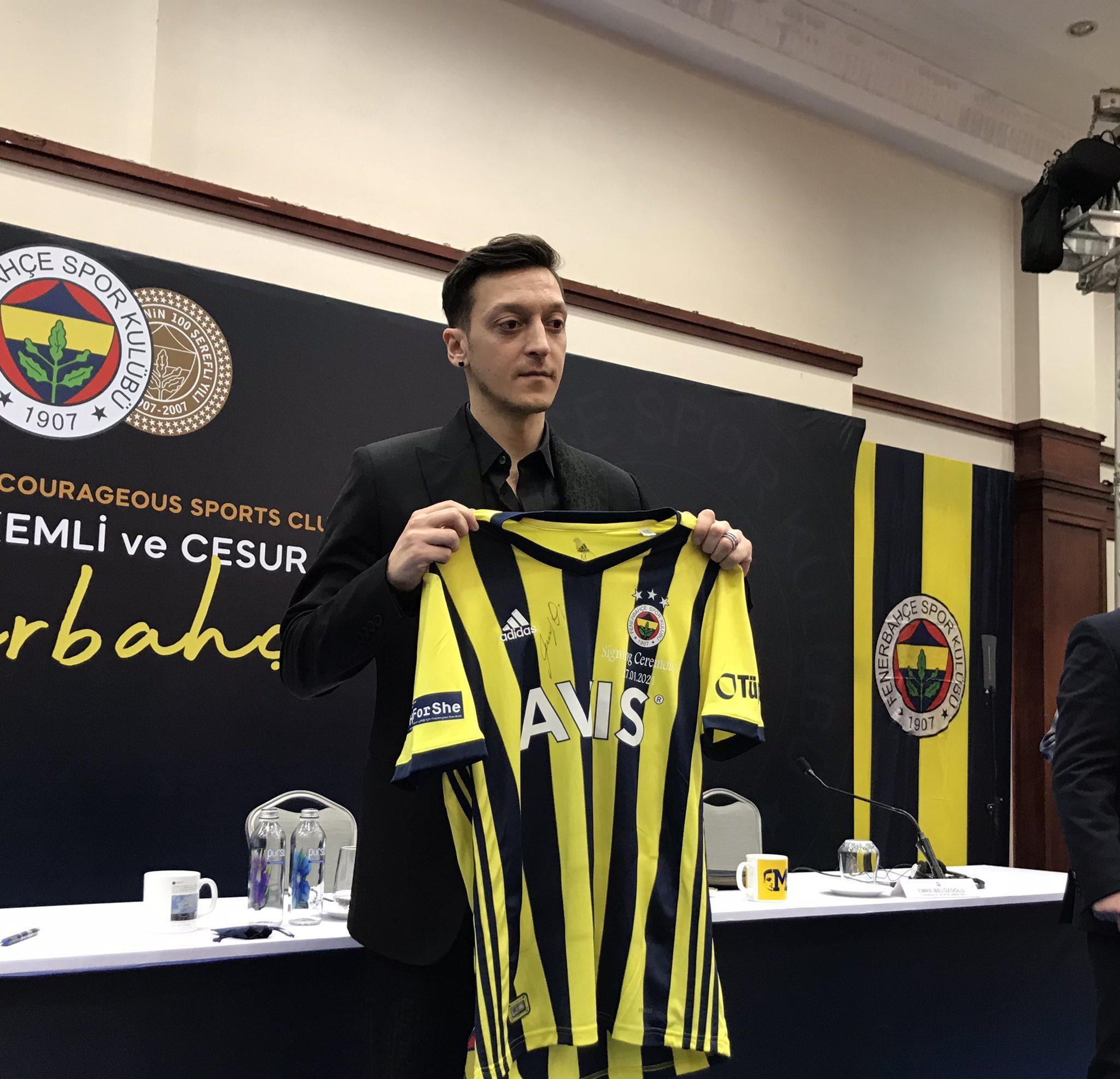 Fenerbahçede Mesut Özil imzayı attı