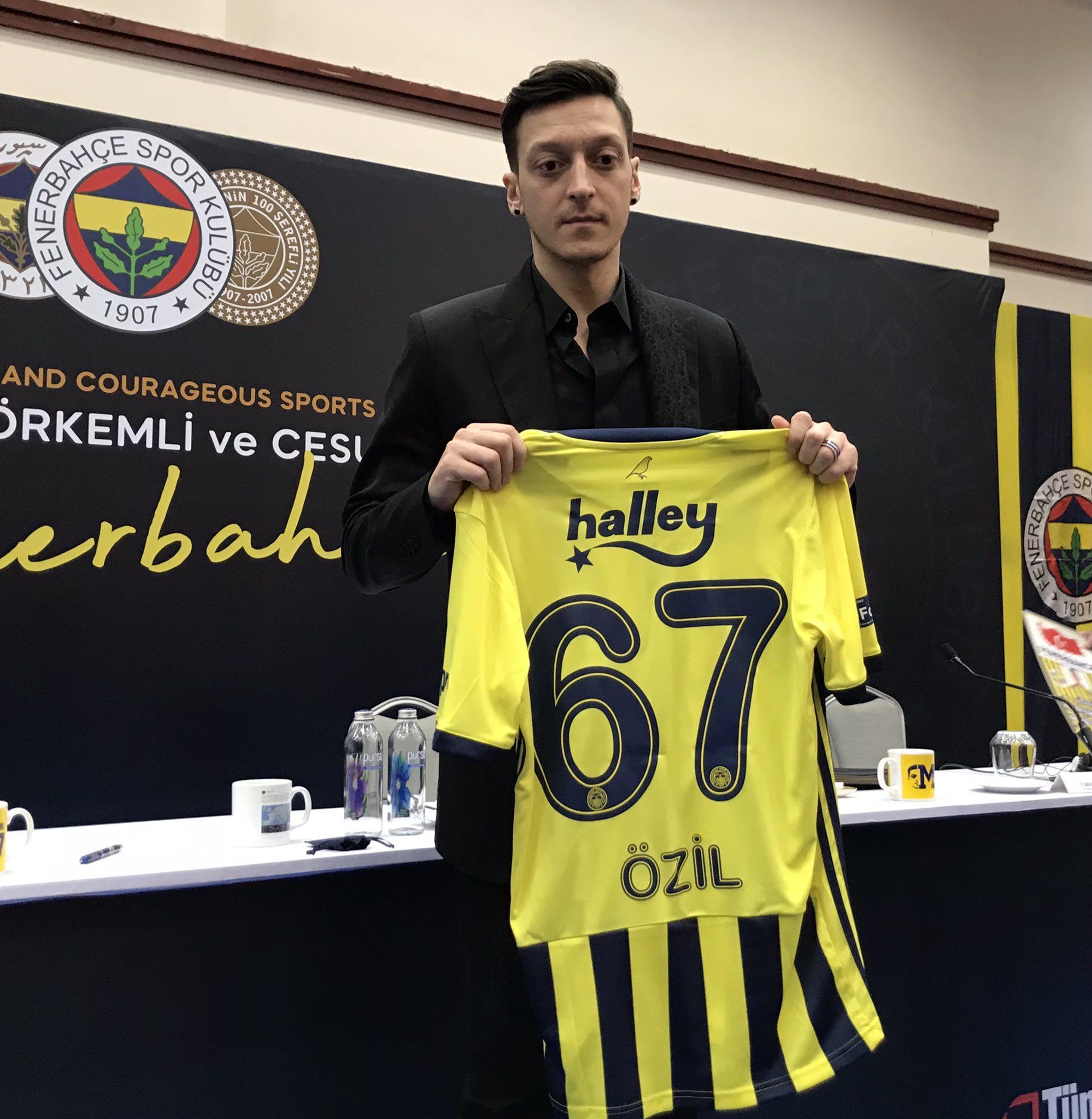 Fenerbahçede Mesut Özil imzayı attı