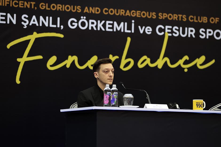 Fenerbahçede Mesut Özil imzayı attı