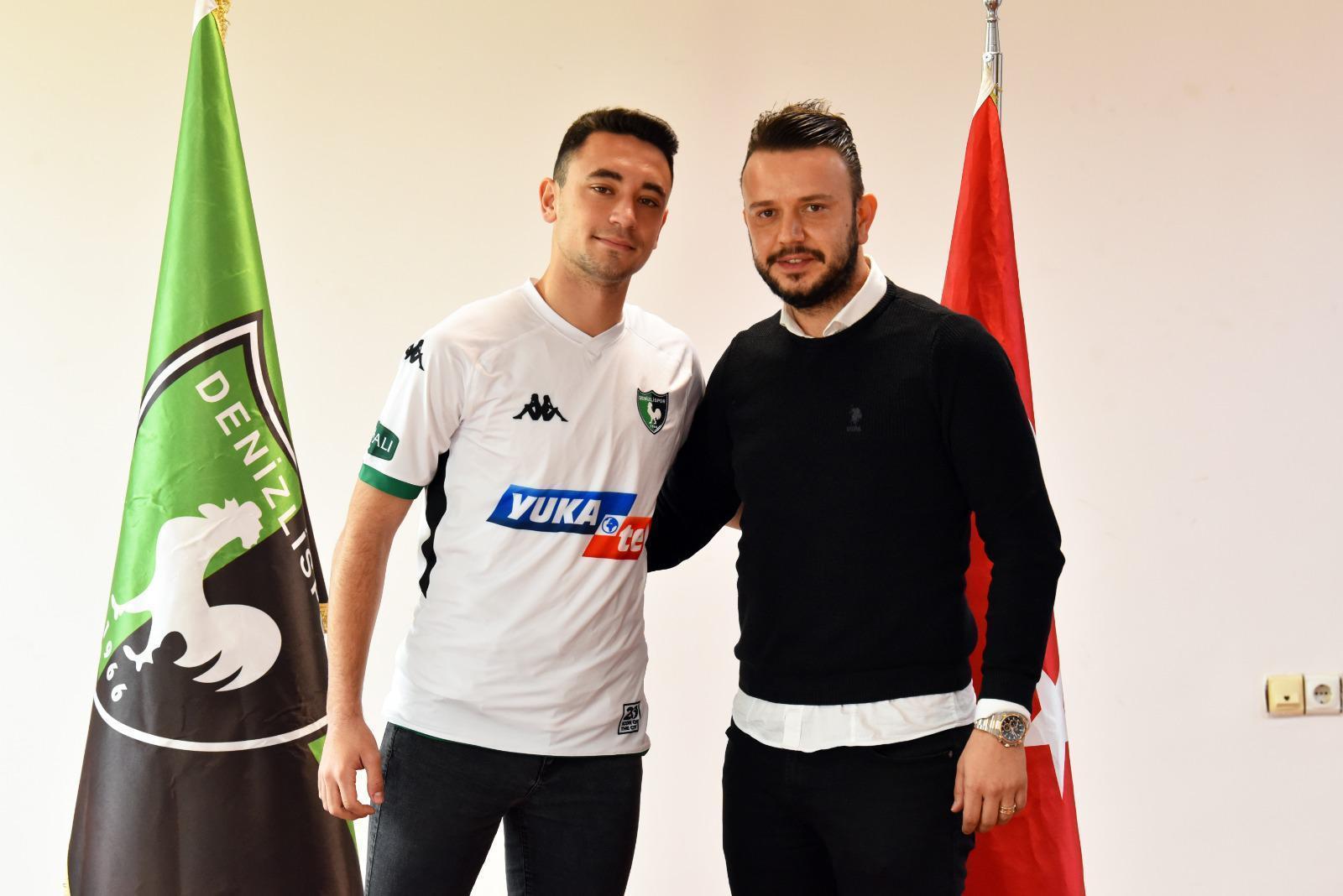 Denizlispor 3 genç futbolcuyu profesyonel yaptı