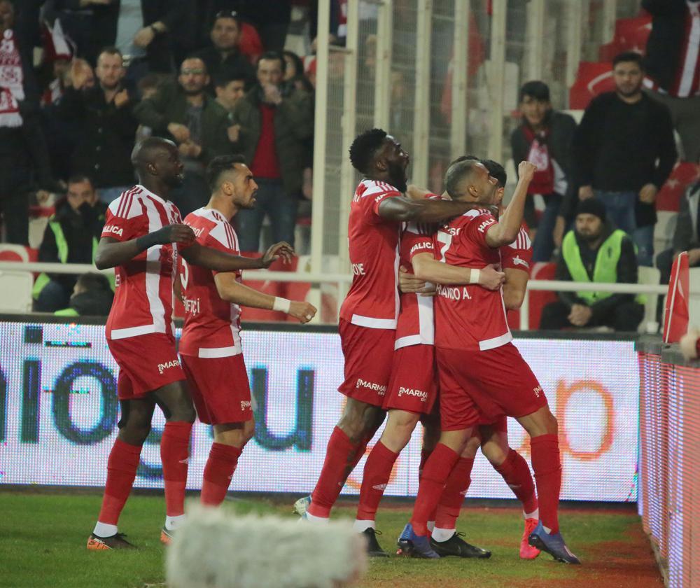 (ÖZET) Sivasspor – Galatasaray maç sonucu: 2-2 (GS – Sivas özet izle)