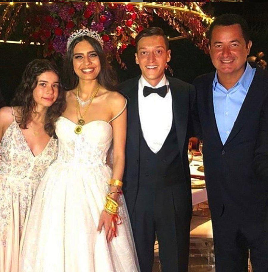 Amine Gülşe kimdir, kaç yaşında Fenerbahçeye transfer olacak Mesut Özilin eşi