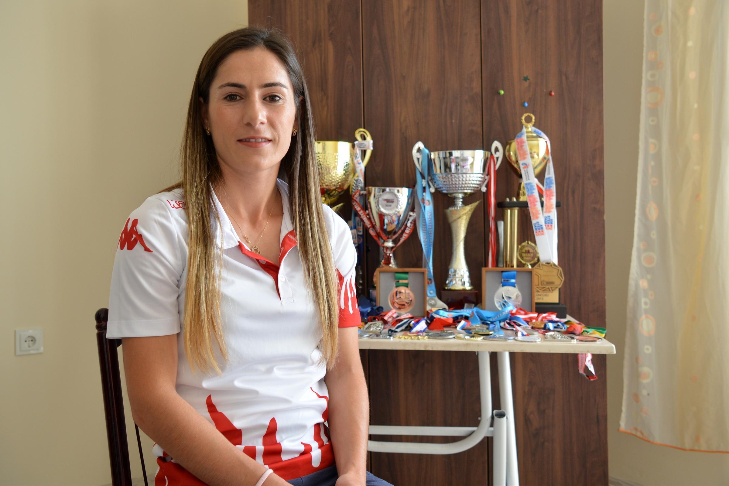Sevilay Eytemiş, Kızsın, evinde otur diyenlere şampiyonluklarla cevap verdi