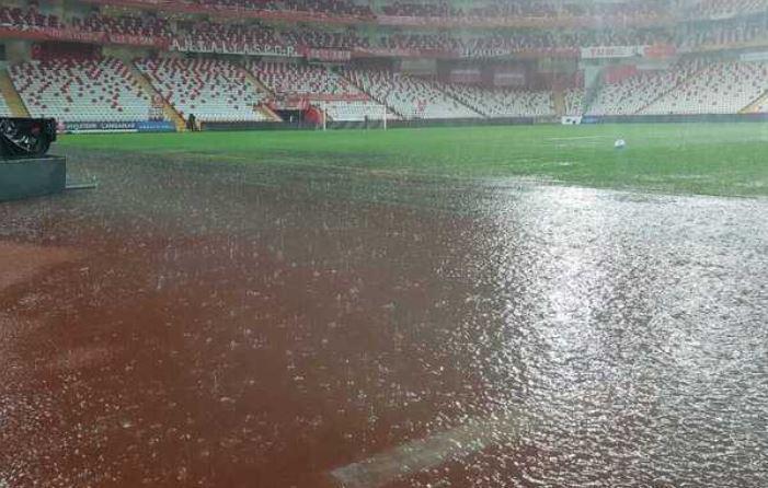 Antalyaspor - Hatayspor maçı ertelendi