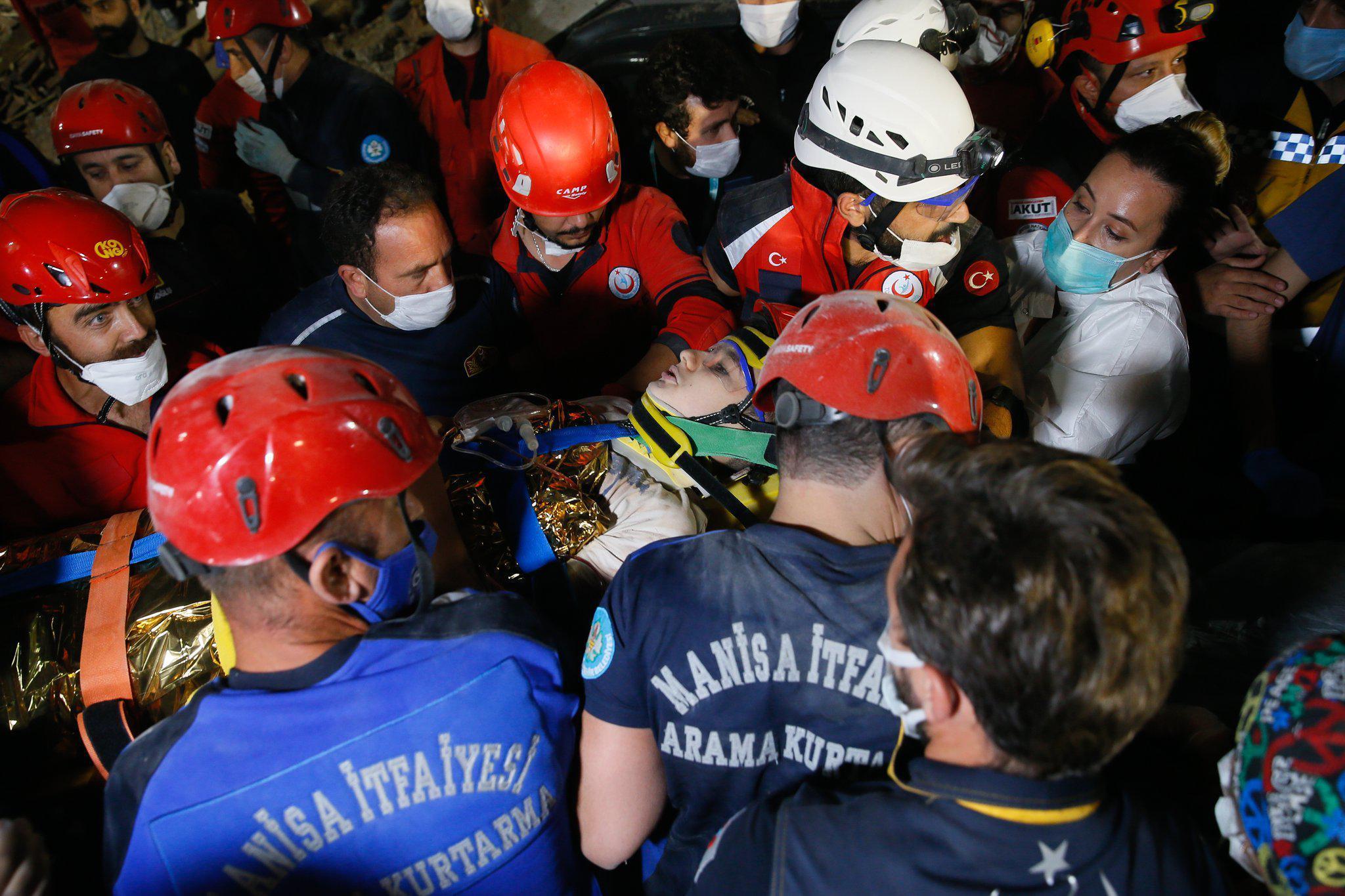 Son dakika İzmir deprem haberi: Buse Hasdemir ve Günay Özışık enkazdan kurtarıldı