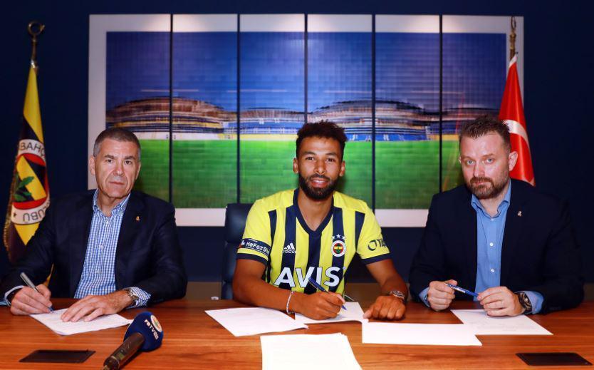Fenerbahçe Nazım Sangare ile sözleşme imzaladı