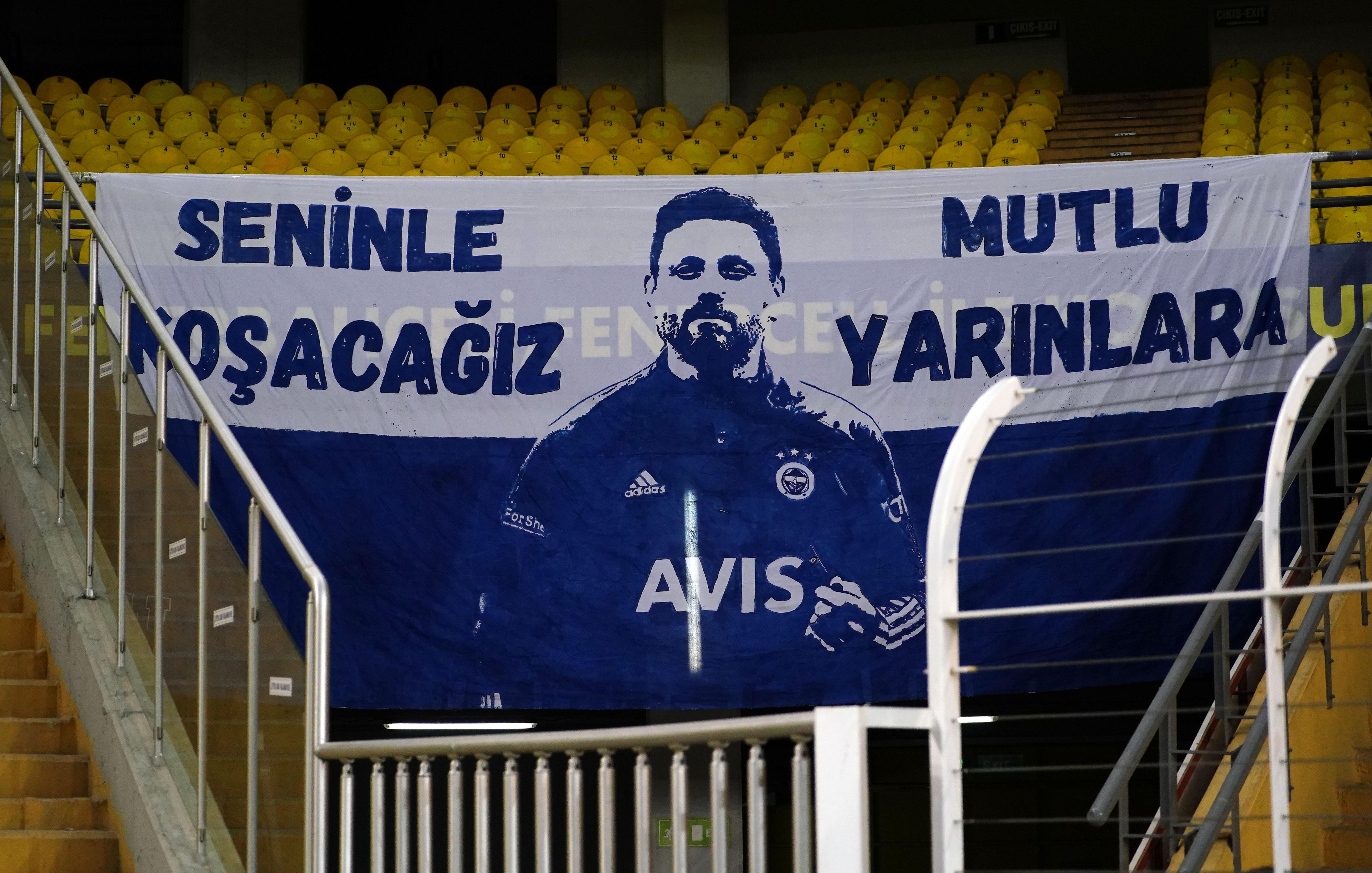 Fenerbahçe taraftarından pankartlı destek