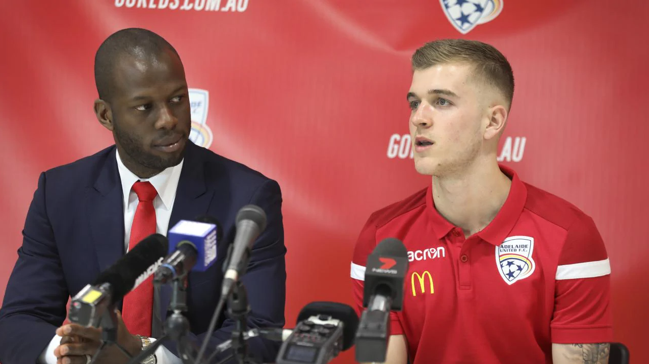 Galatasaray ve Fenerbahçenin ilgilendiği Riley McGree için resmi açıklama