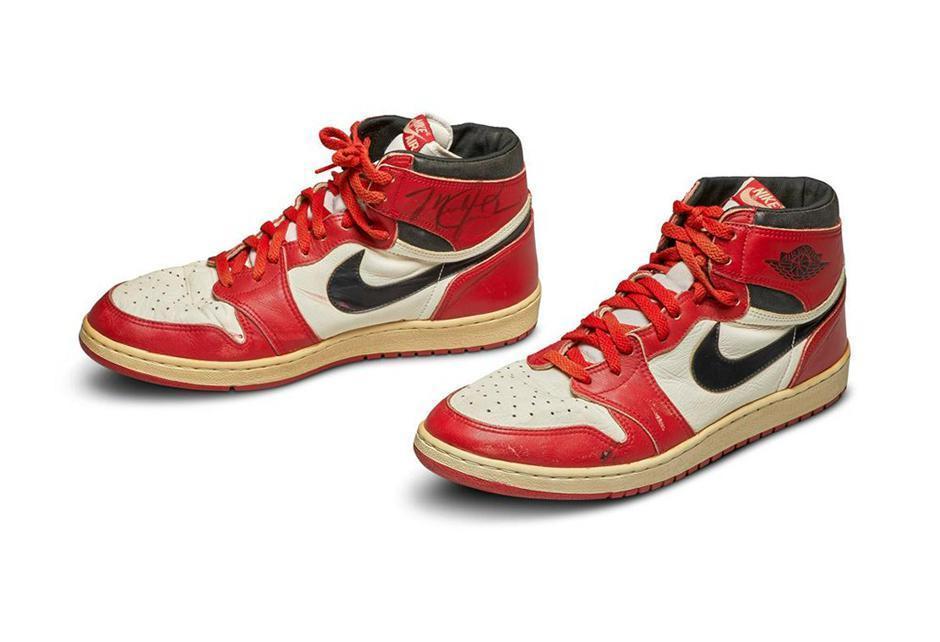Michael Jordanın imzalı ayakkabısı, 560 bin dolara satıldı