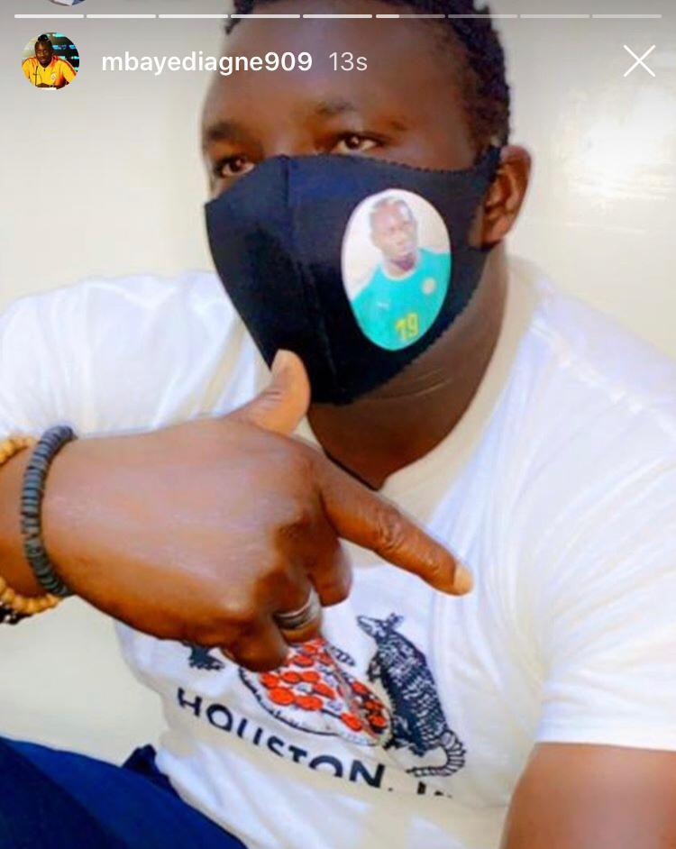 Mbaye Diagneden maske yardımı Üstüne fotoğrafını bastırdı