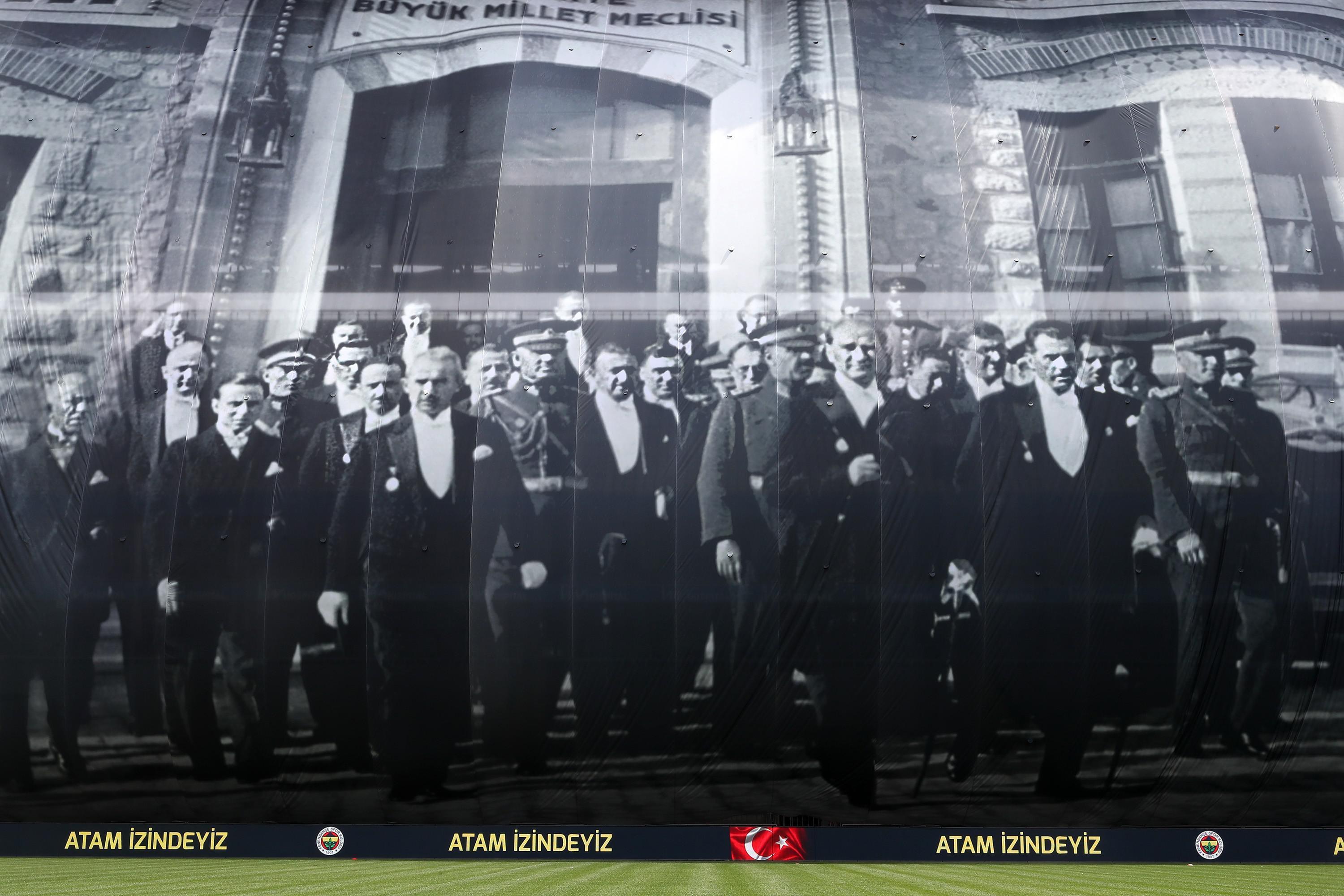 100 yıl önceki fotoğraf, Fenerbahçe Stadında dalgalandı