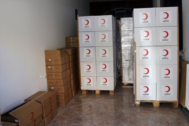 İrfan Can Kahveciden 300 koli gıda yardımı