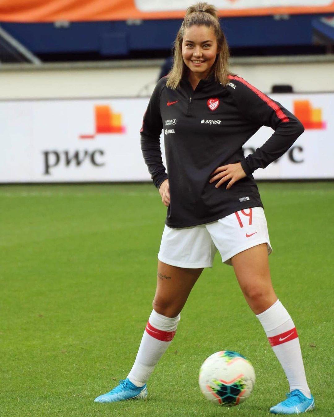 Aycan Yanaçın Survivordaki futbol performansı sosyal medyada gündem oldu