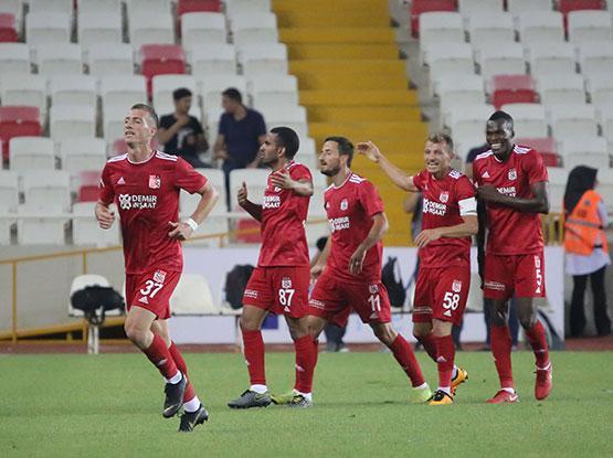 (ÖZET) Sivasspor - Beşiktaş maç sonucu: 3-0