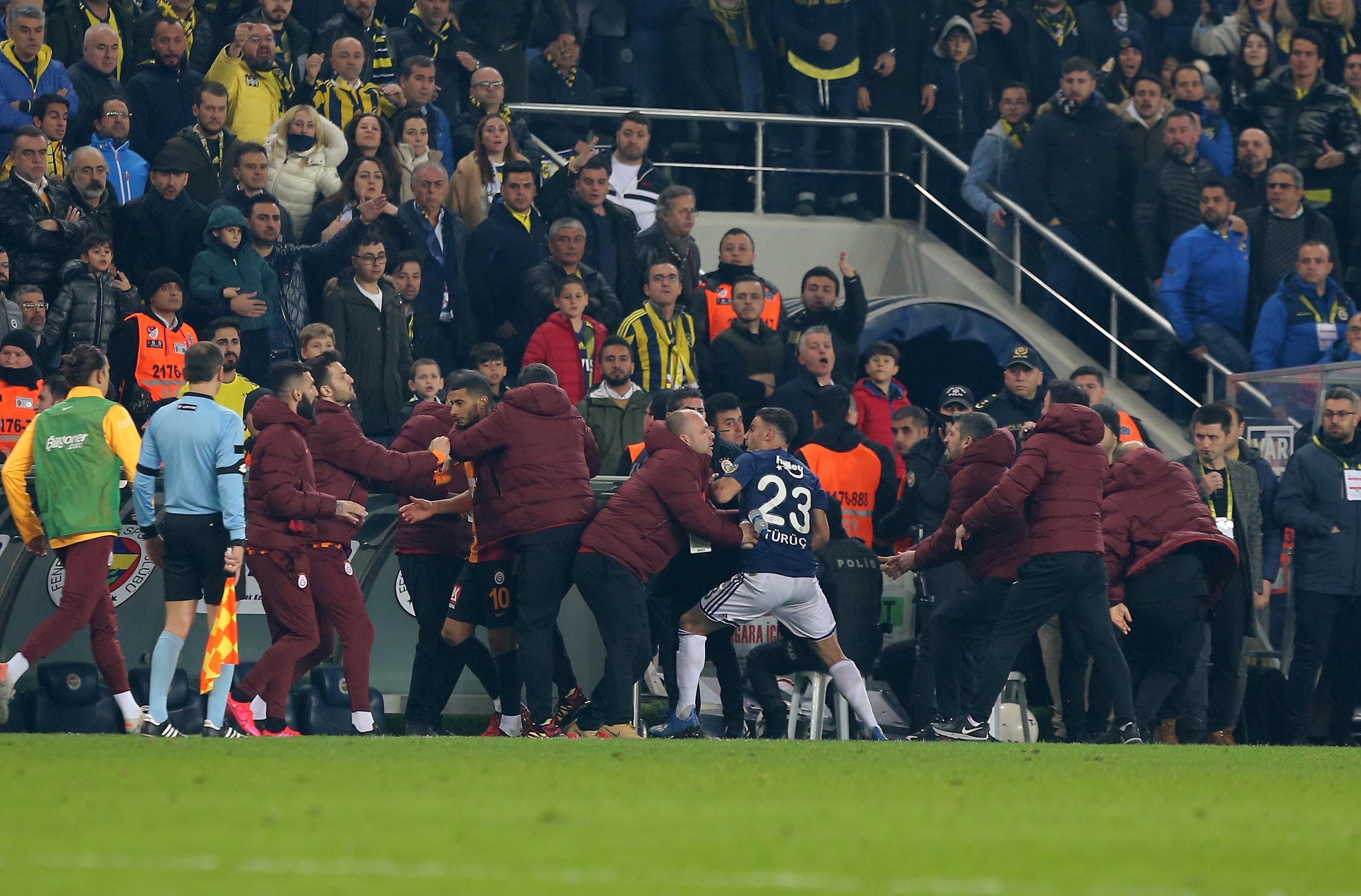 Fenerbahçe - Galatasaray maçında dikkatlerden kaçan o detay