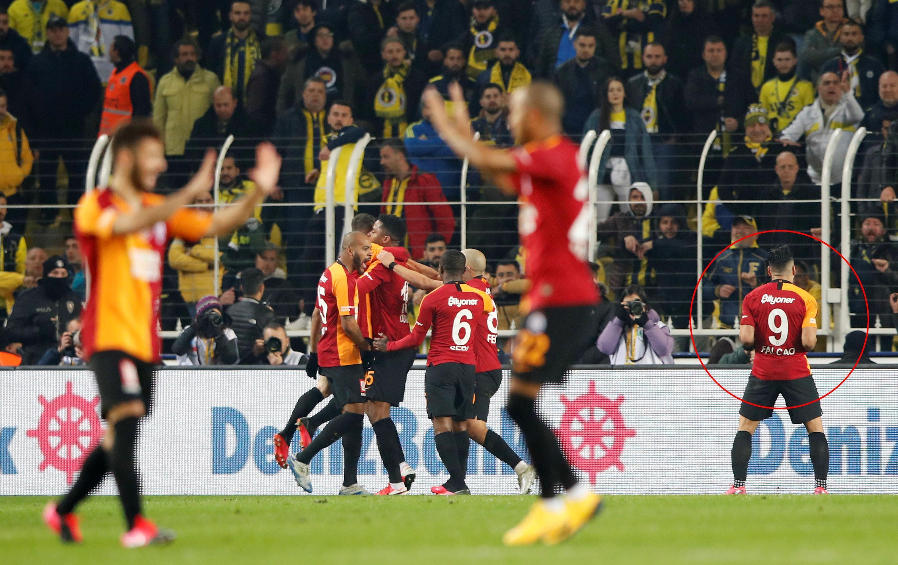 Radamel Falcao Fenerbahçe taraftarını çıldırttı