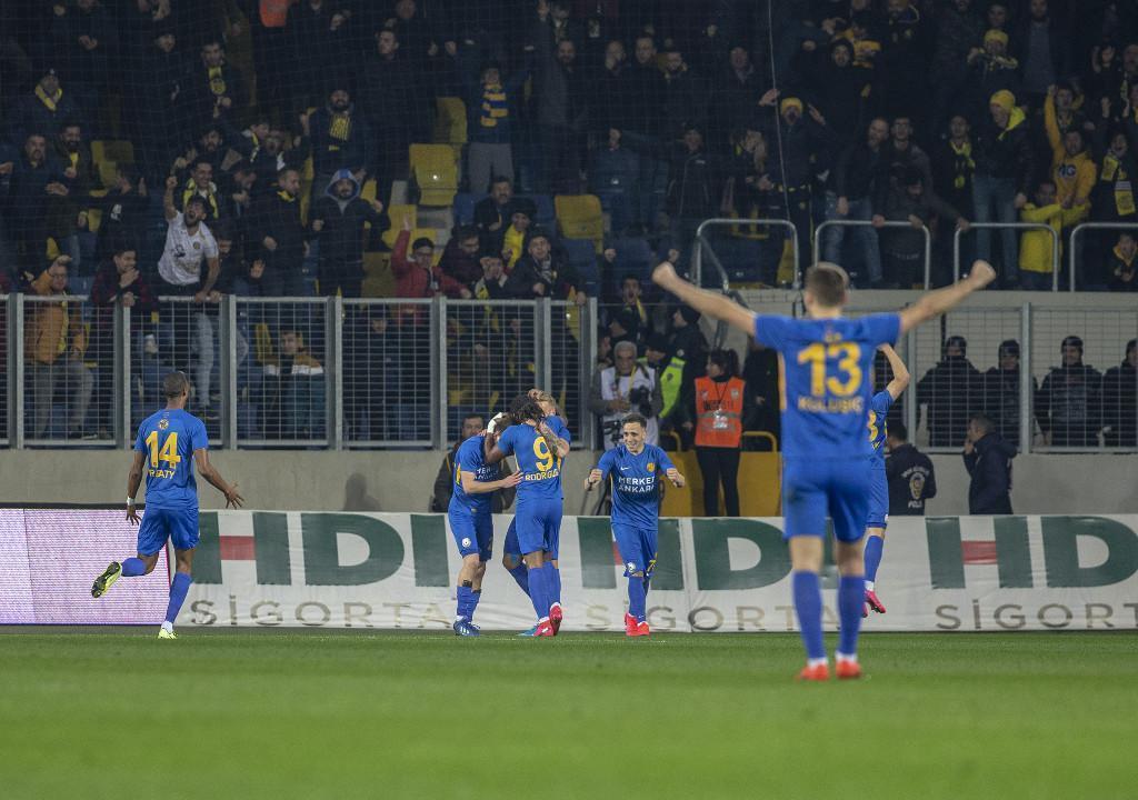 (ÖZET) Ankaragücü – Fenerbahçe maç sonucu: 2-1 (FB – Ankaragücü özet izle)
