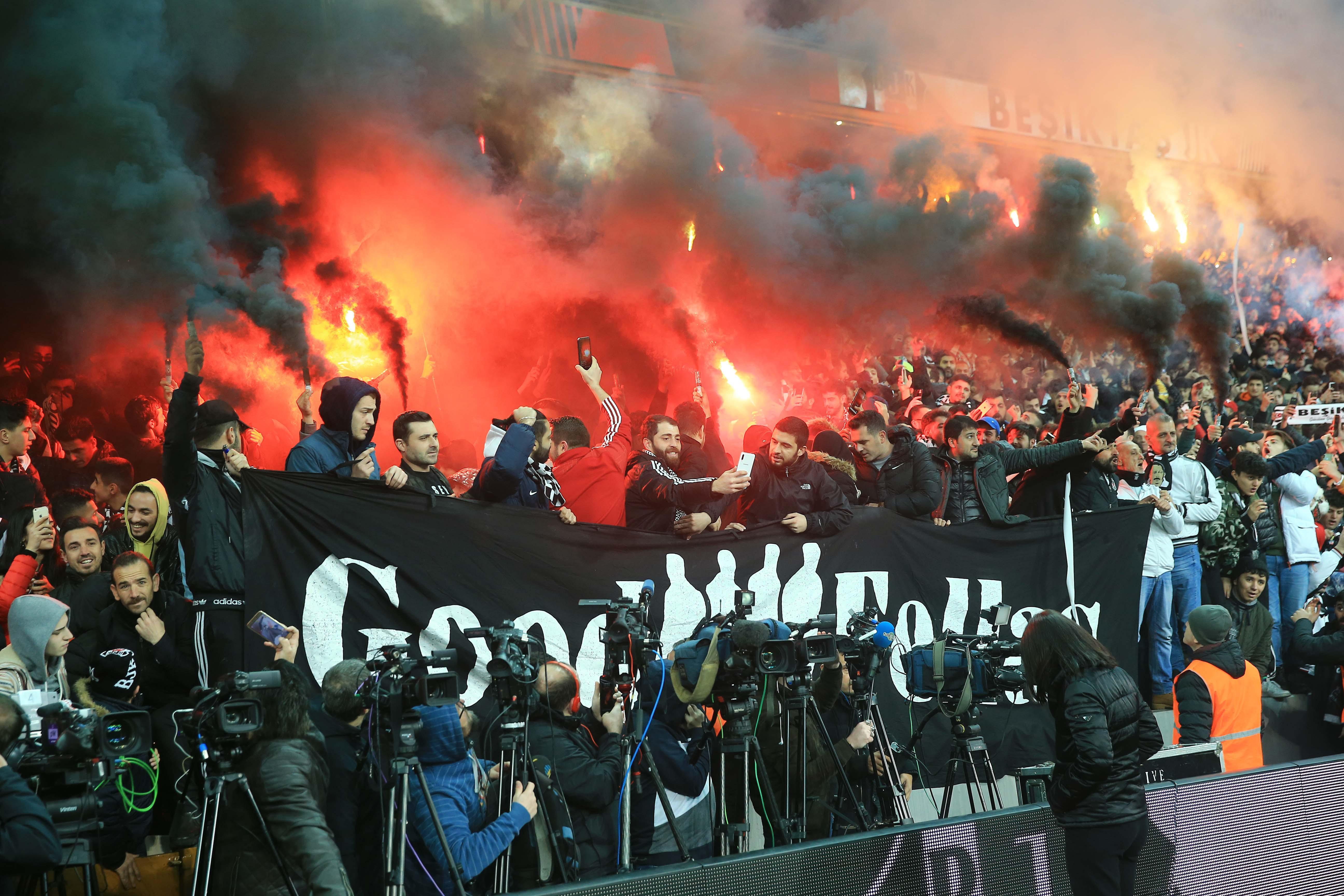 Beşiktaşta Sergen Yalçına dünya yıldızı gibi imza töreni