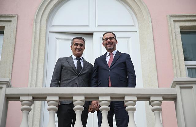 Spor Bakanı Muharrem Kasapoğlu, Şenol Güneşi ziyaret etti