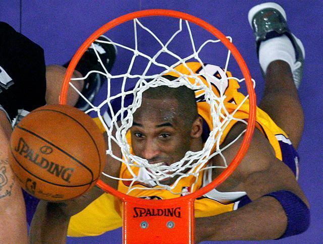 Kobe Bryant kimdir Kaç yaşında öldü Kobe Bryant hayatı...